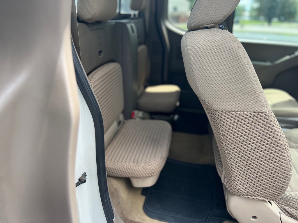 2015 Nissan Frontier Image 30