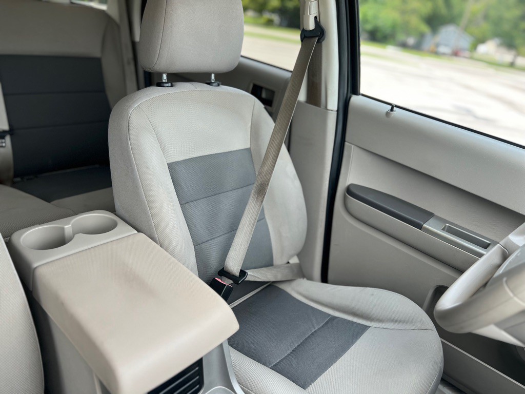 2008 Ford Escape Image 32