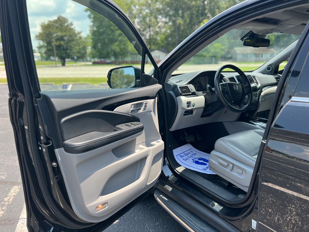 2017 Honda Pilot Image 12