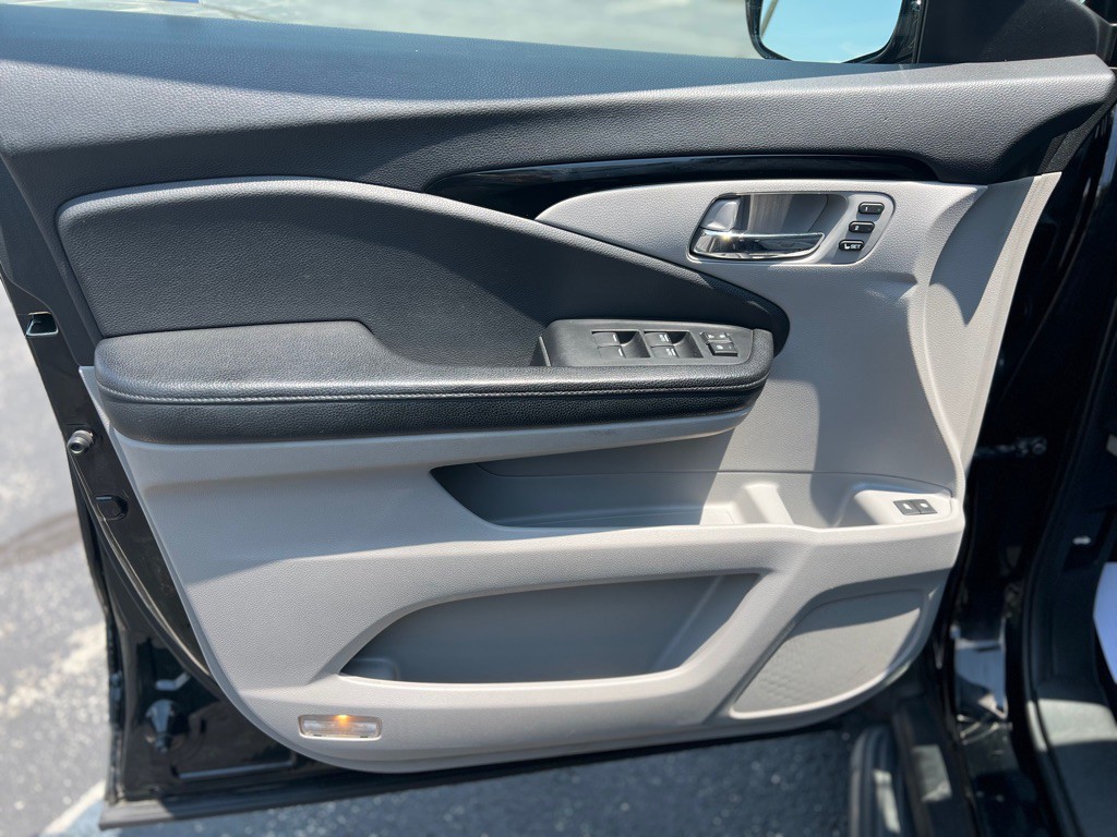 2017 Honda Pilot Image 13