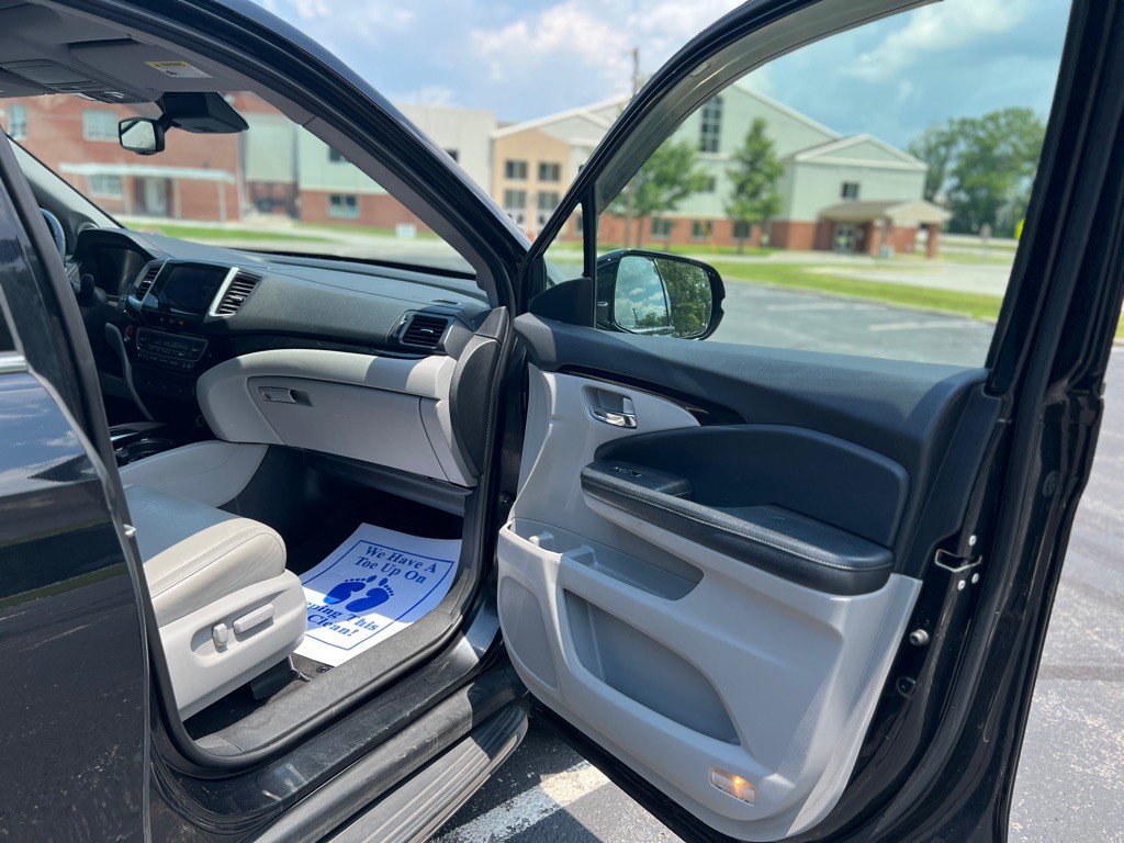 2017 Honda Pilot Image 24