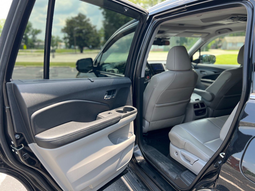2017 Honda Pilot Image 32