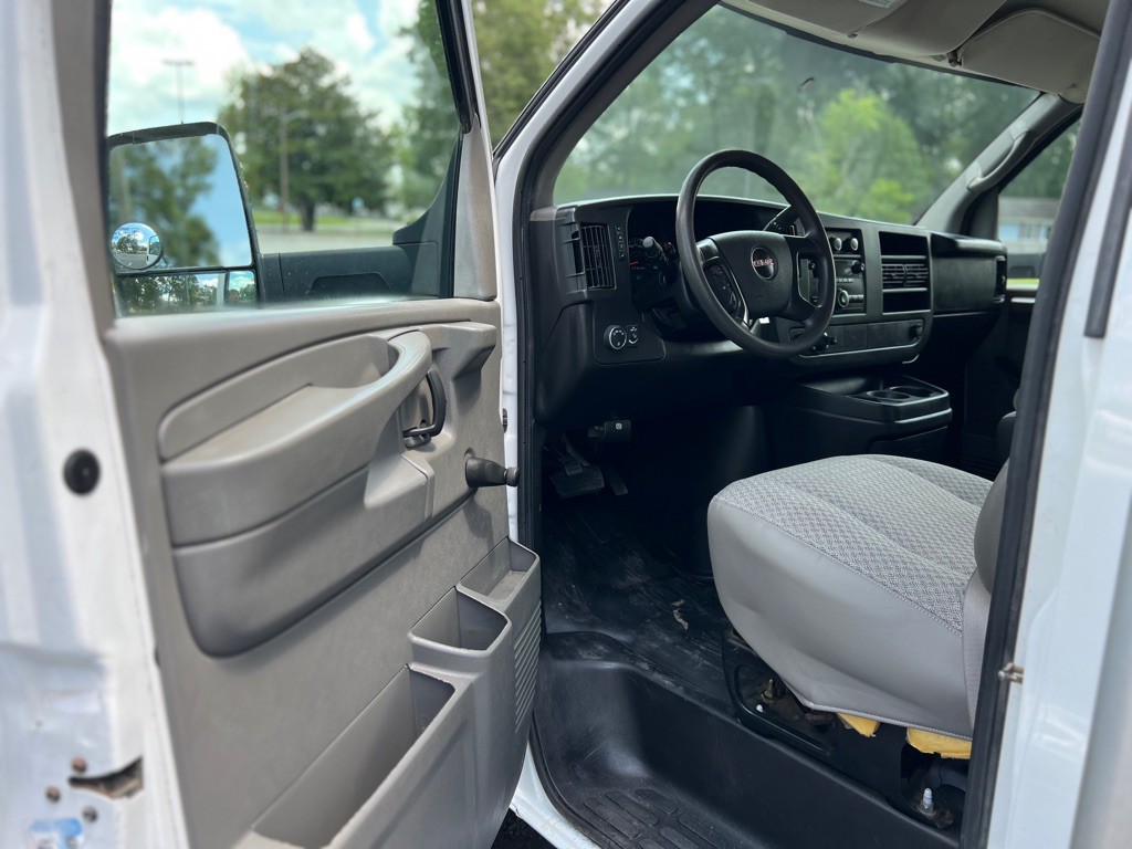 2013 GMC Savana Image 25