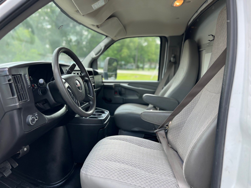 2013 GMC Savana Image 26