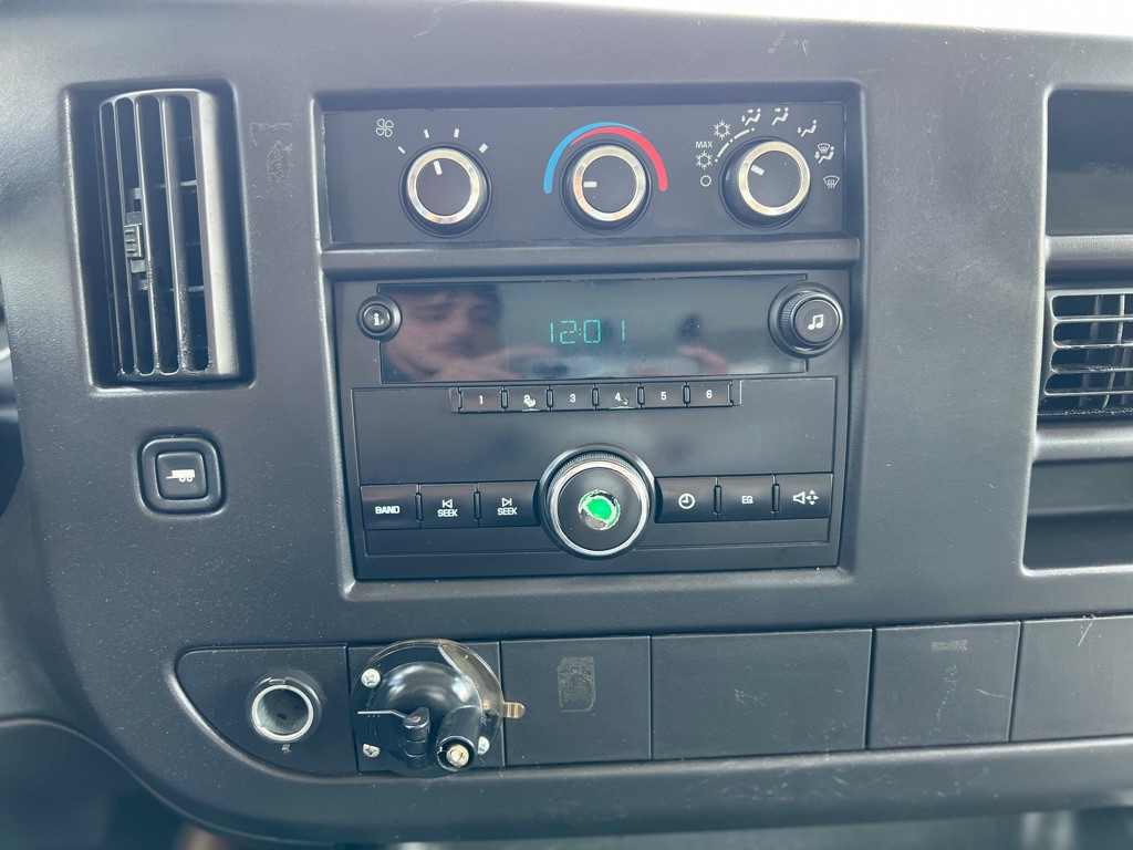 2013 GMC Savana Image 30
