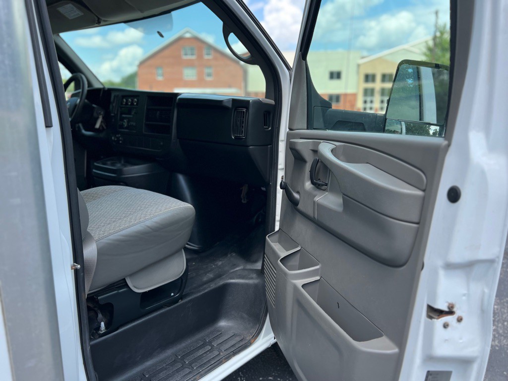 2013 GMC Savana Image 35