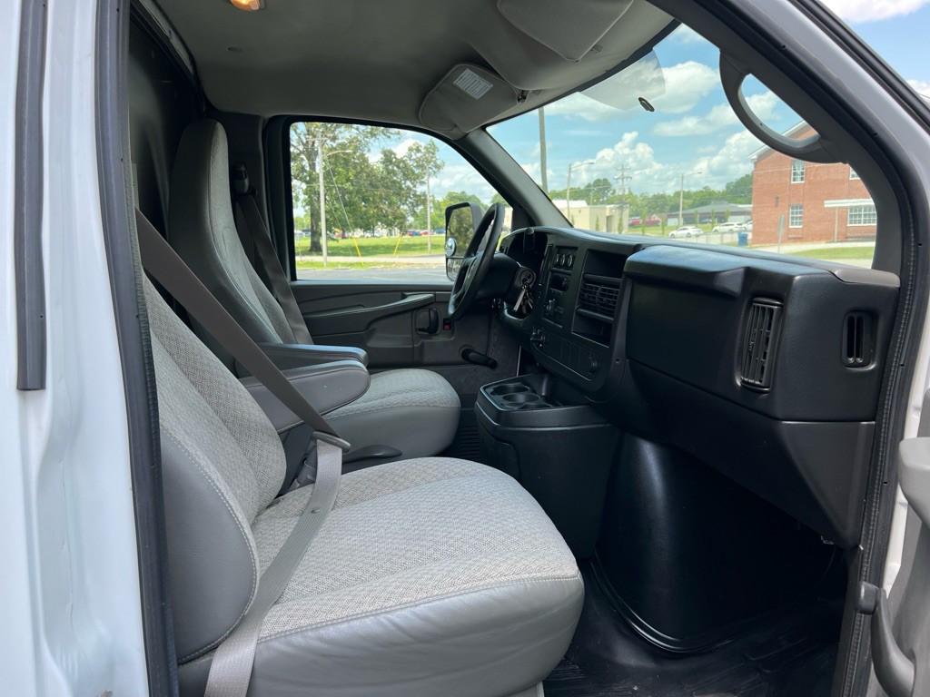 2013 GMC Savana Image 36