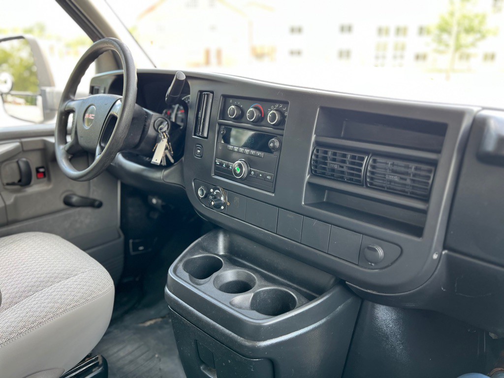 2013 GMC Savana Image 38