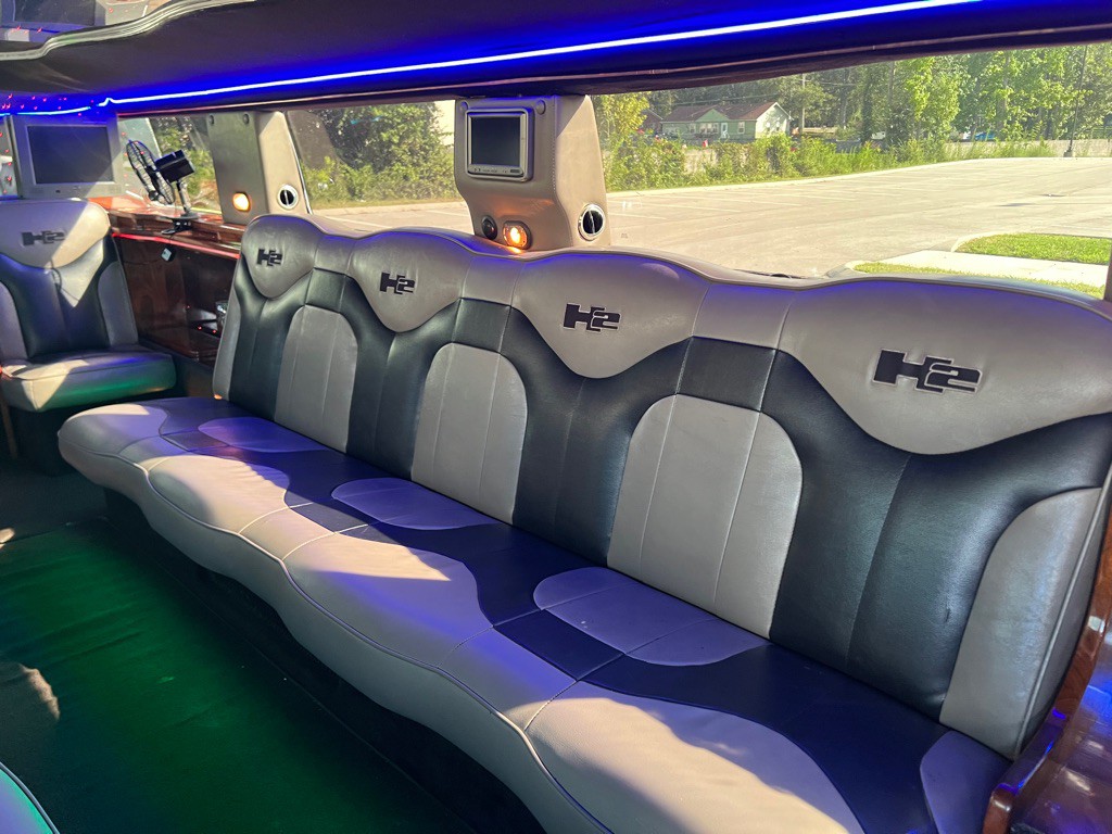 2003 HUMMER H2 Image 12
