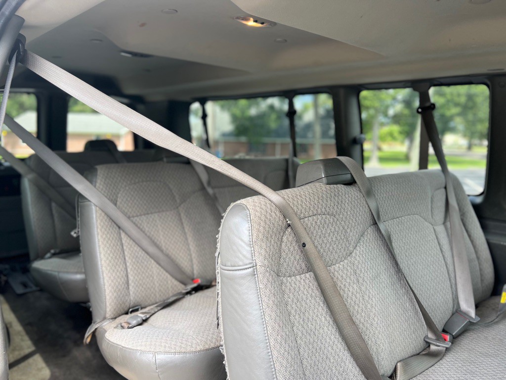 2017 Chevrolet Express Image 6