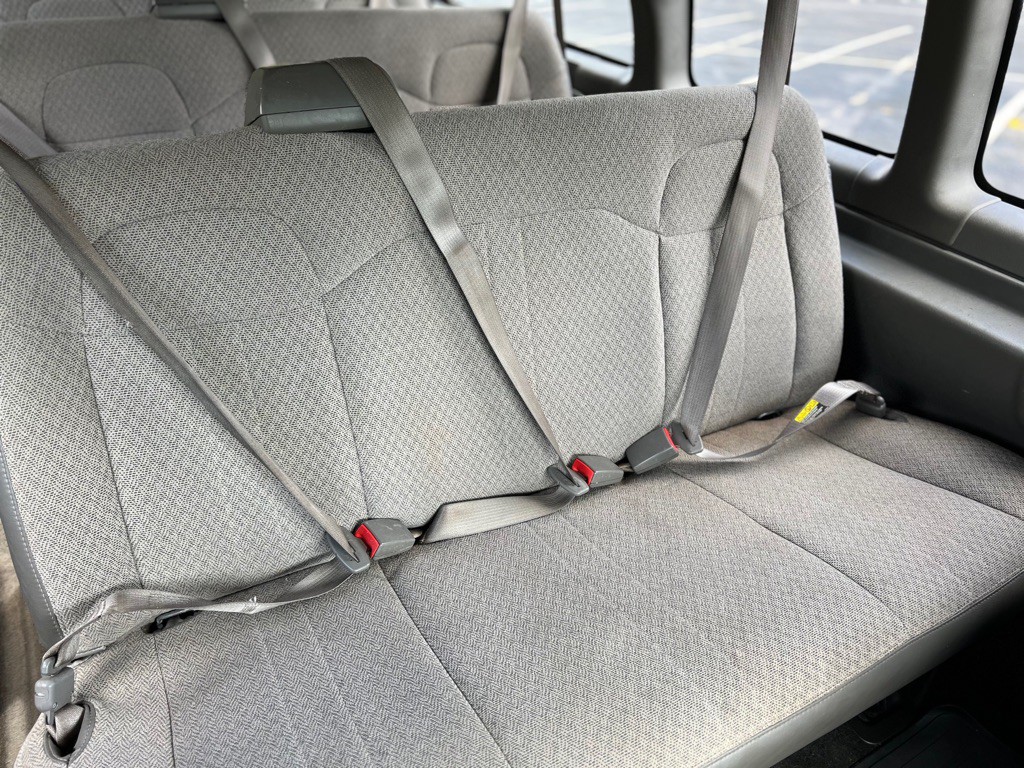 2017 Chevrolet Express Image 7