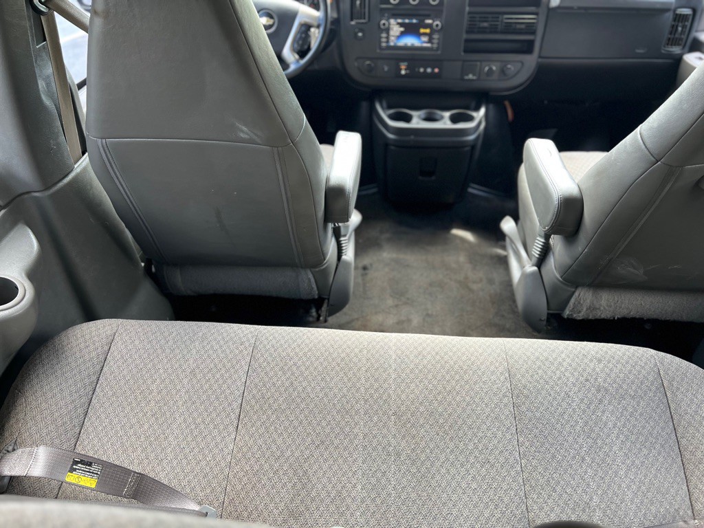 2017 Chevrolet Express Image 12