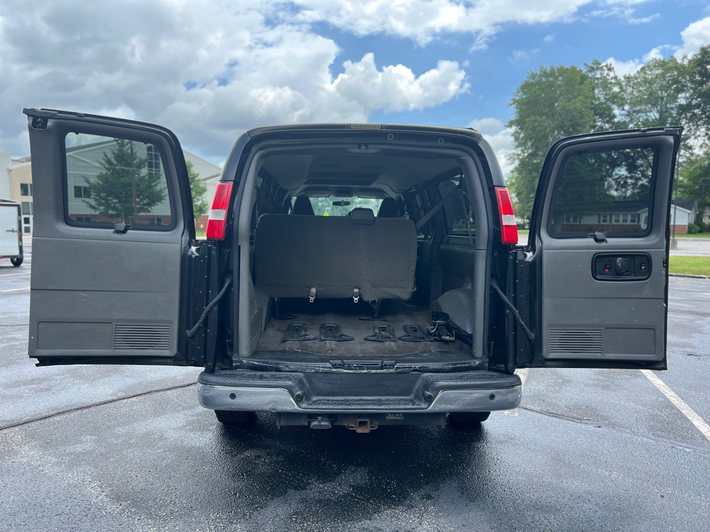 2017 Chevrolet Express Image 15
