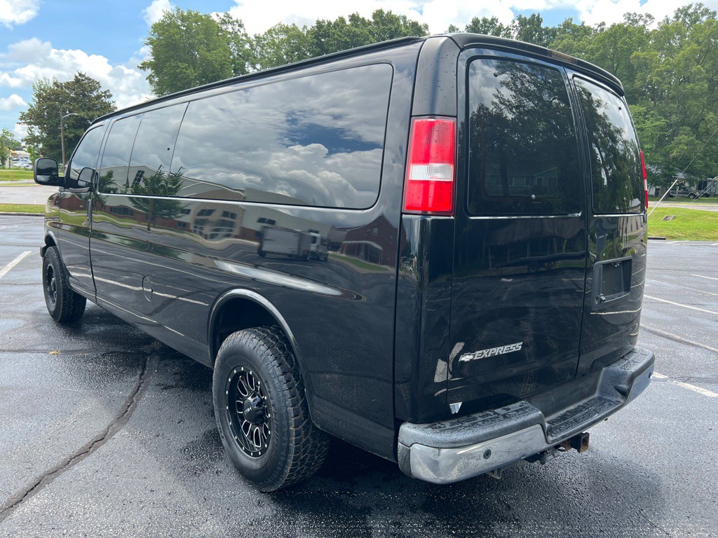2017 Chevrolet Express Image 17