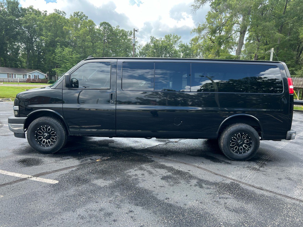 2017 Chevrolet Express Image 18