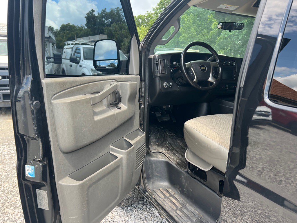 2017 Chevrolet Express Image 19