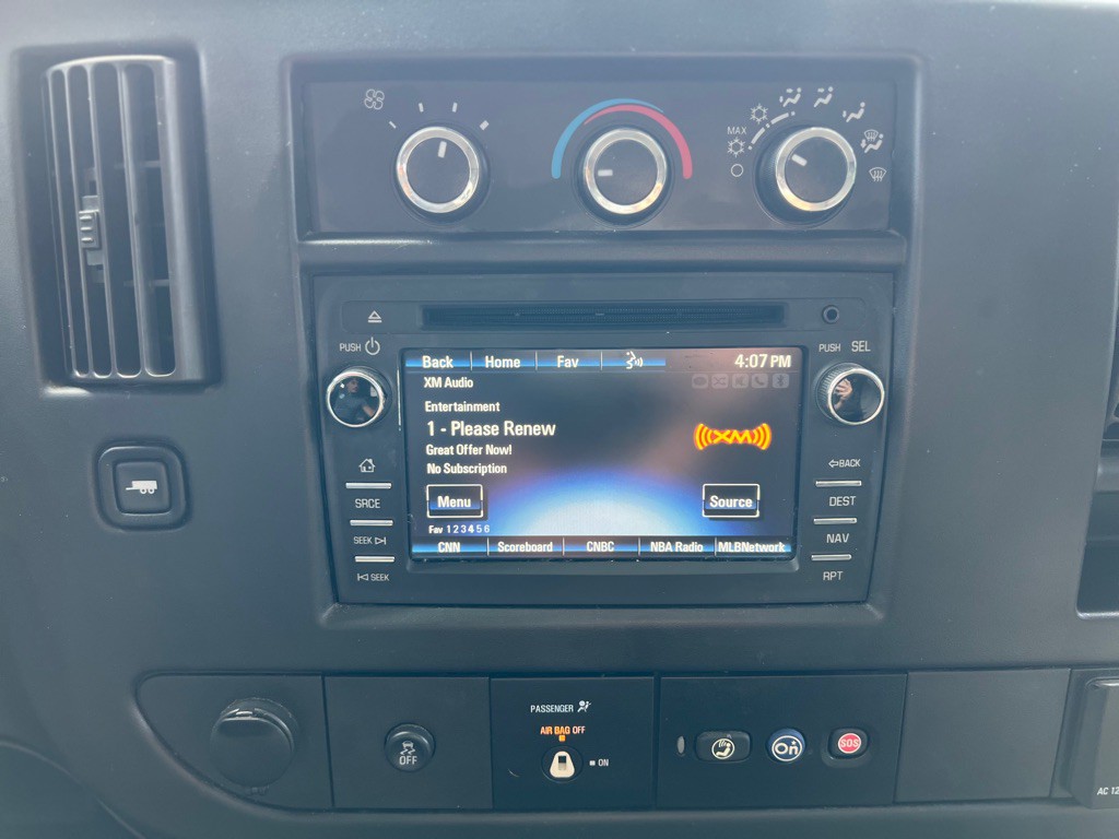 2017 Chevrolet Express Image 24