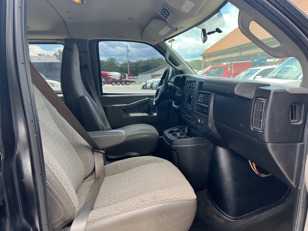 2017 Chevrolet Express Image 28