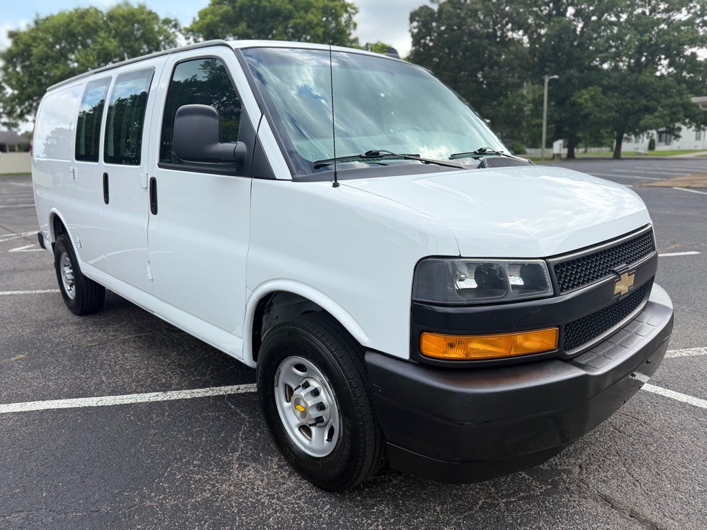 2022 Chevrolet Express Image 3