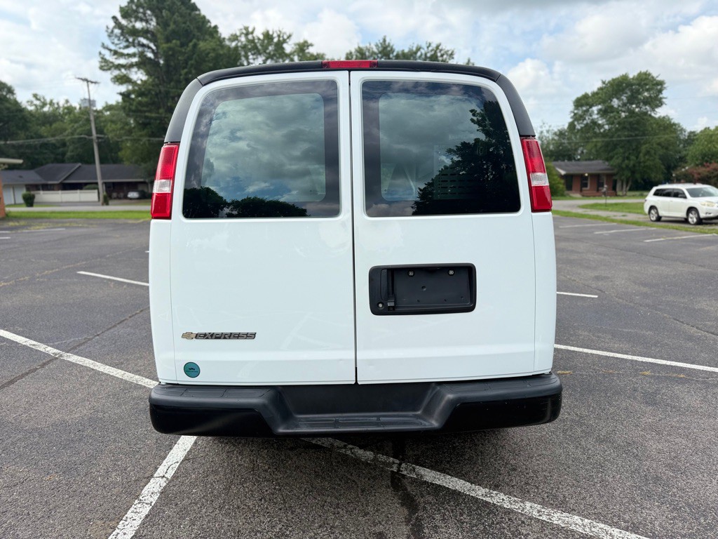 2022 Chevrolet Express Image 8