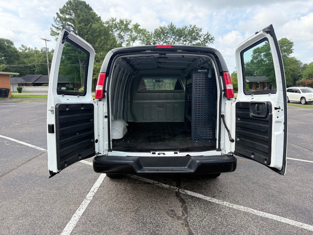 2022 Chevrolet Express Image 9
