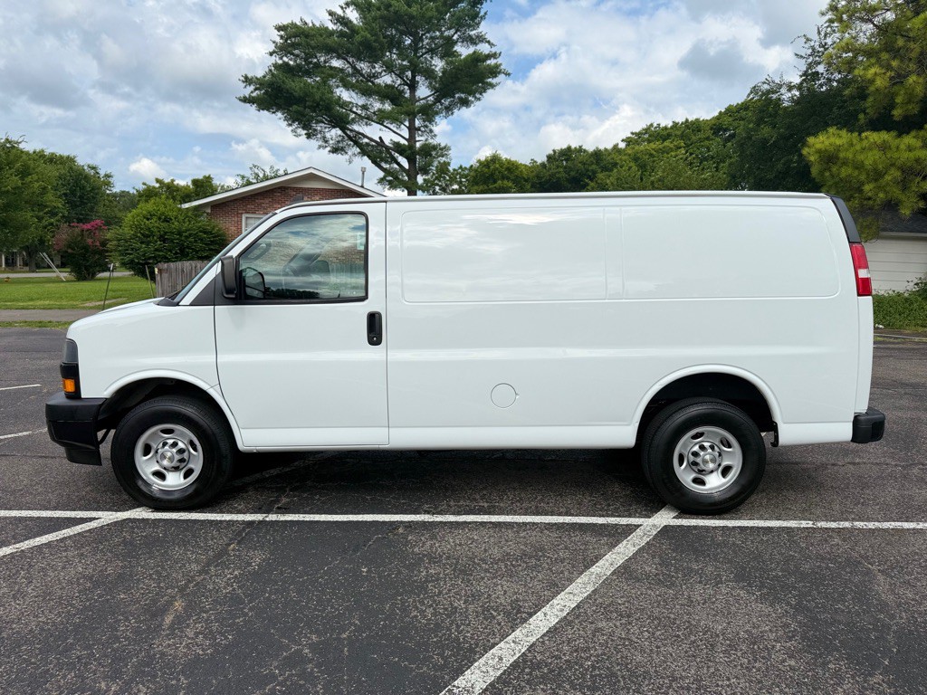 2022 Chevrolet Express Image 12