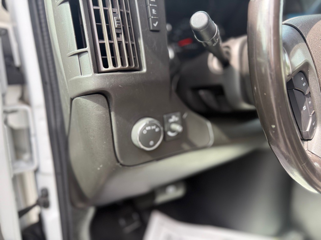 2022 Chevrolet Express Image 19