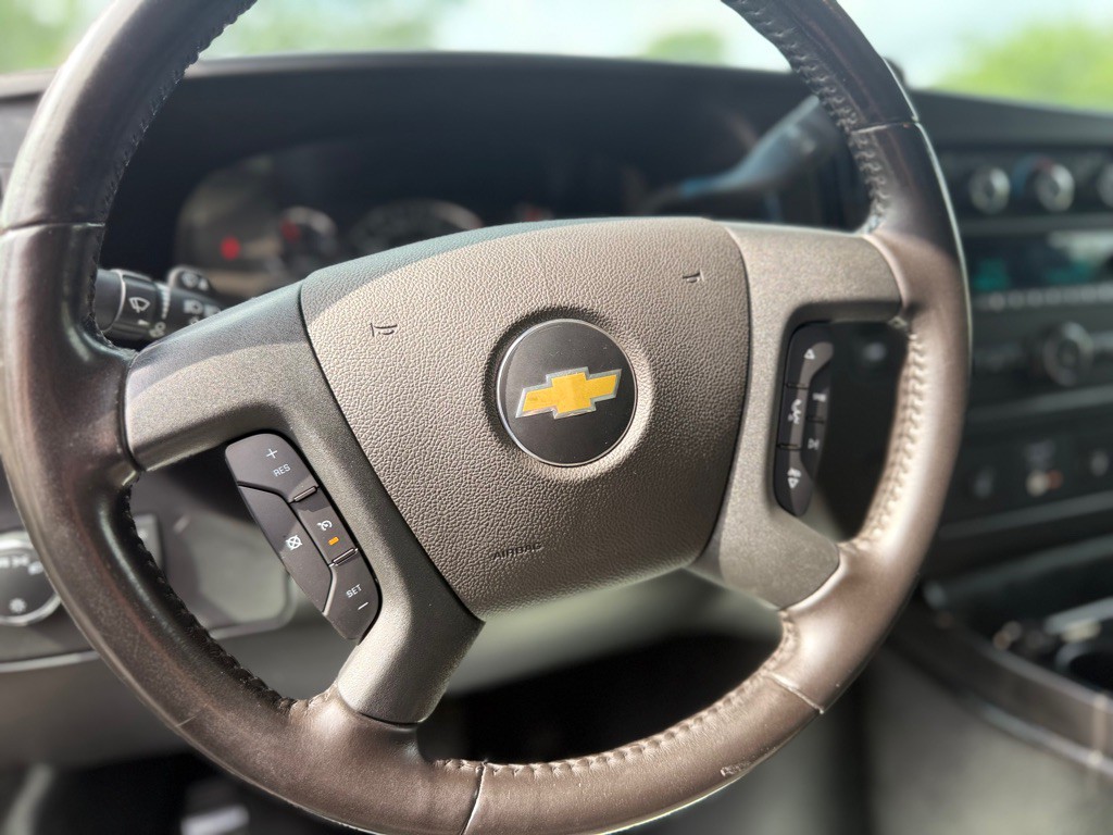 2022 Chevrolet Express Image 20
