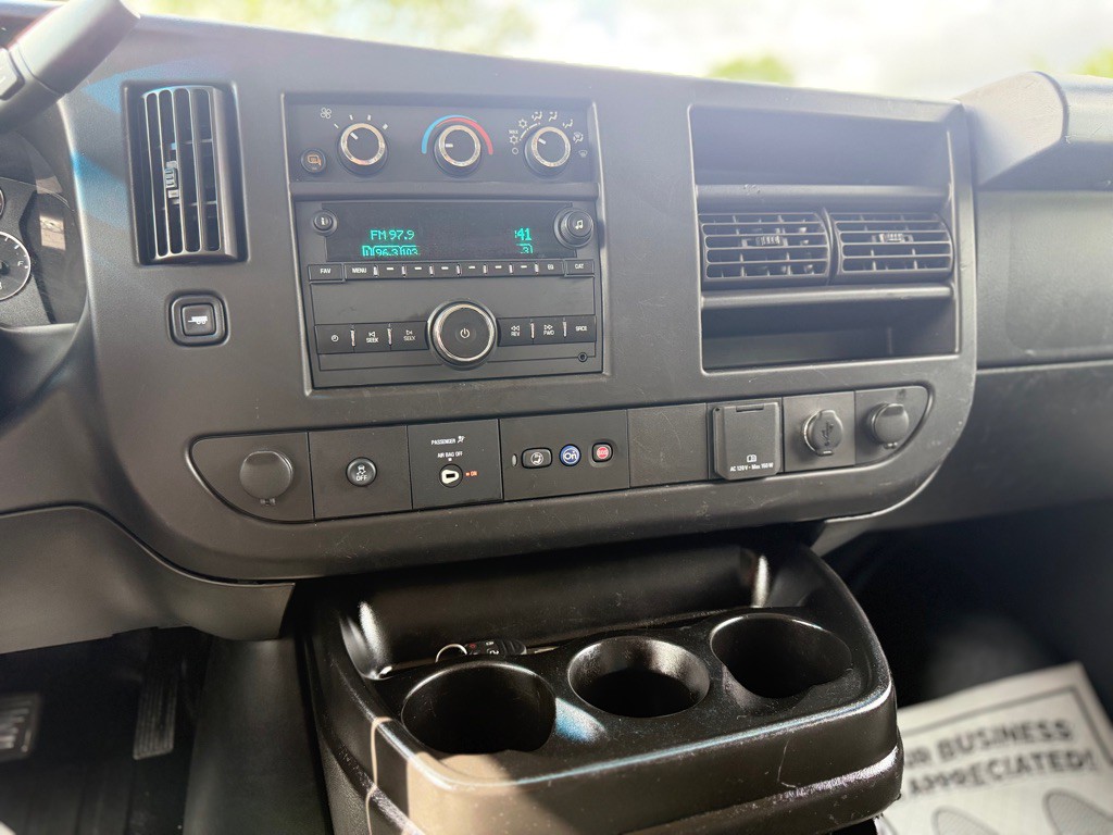 2022 Chevrolet Express Image 21