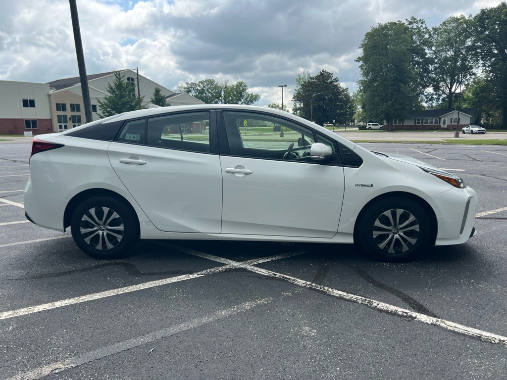 2019 Toyota Prius Image 4