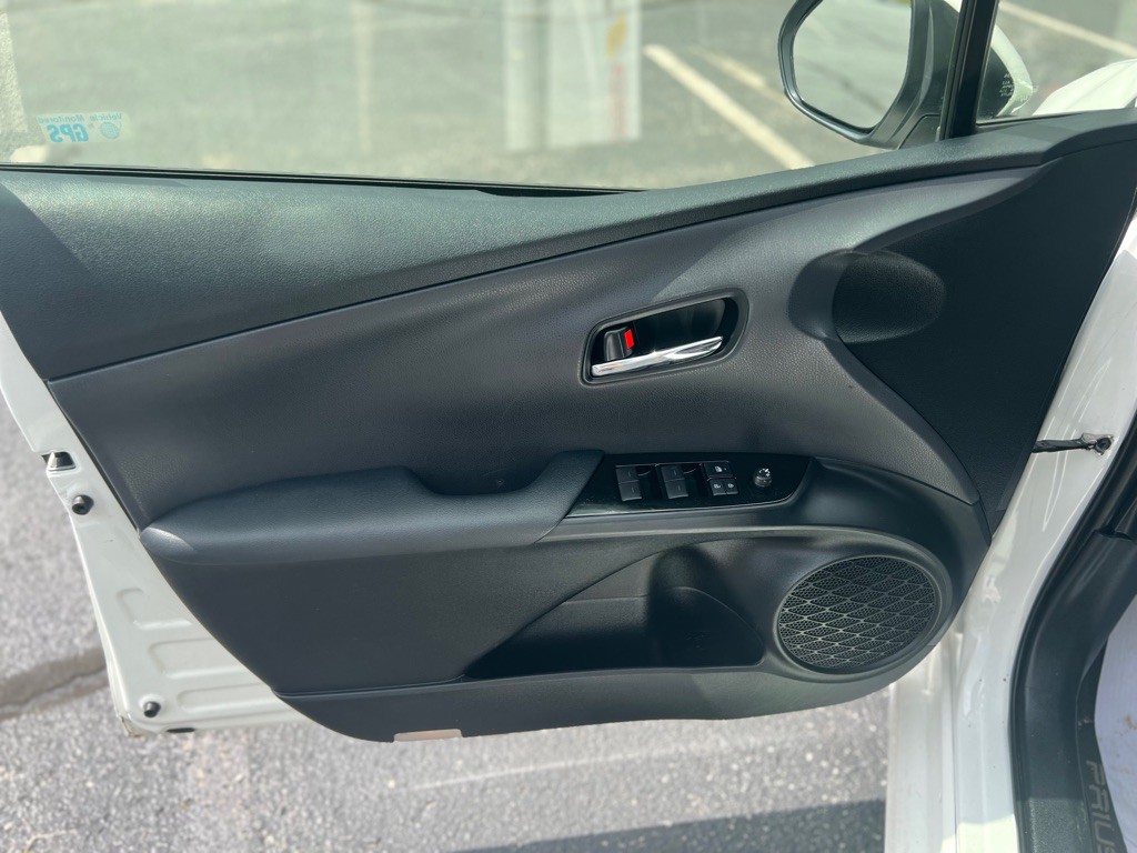 2019 Toyota Prius Image 12