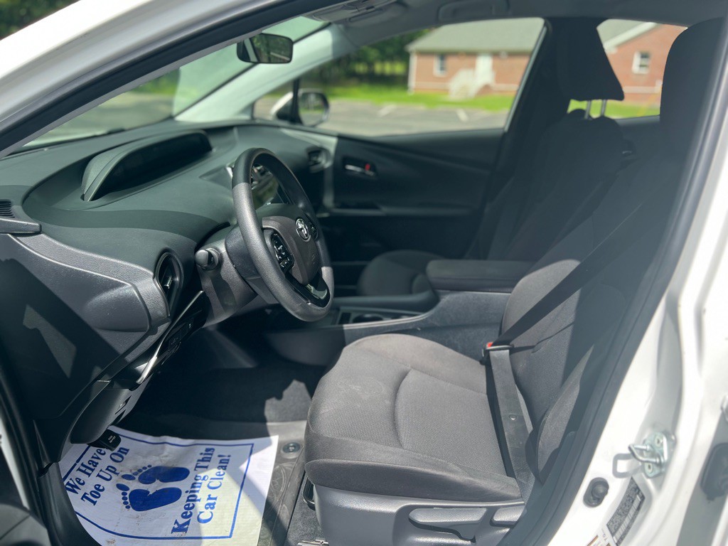 2019 Toyota Prius Image 14