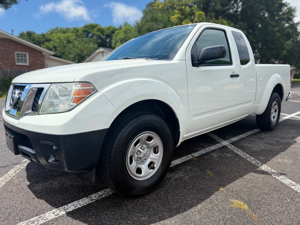 2016 Nissan Frontier Image 1