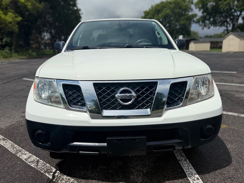 2016 Nissan Frontier Image 2