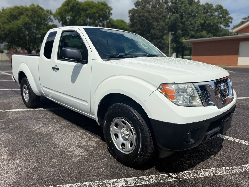 2016 Nissan Frontier Image 3