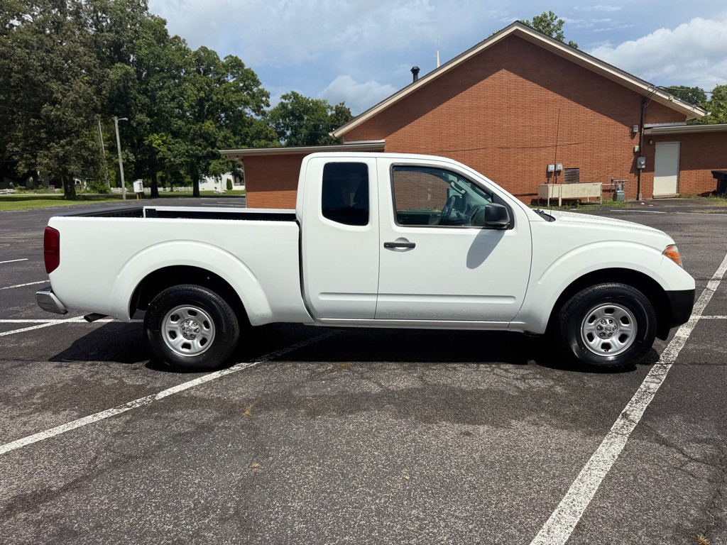 2016 Nissan Frontier Image 4