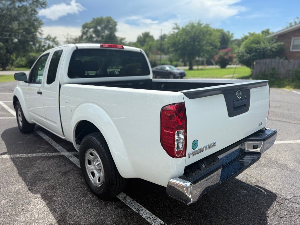 2016 Nissan Frontier Image 8