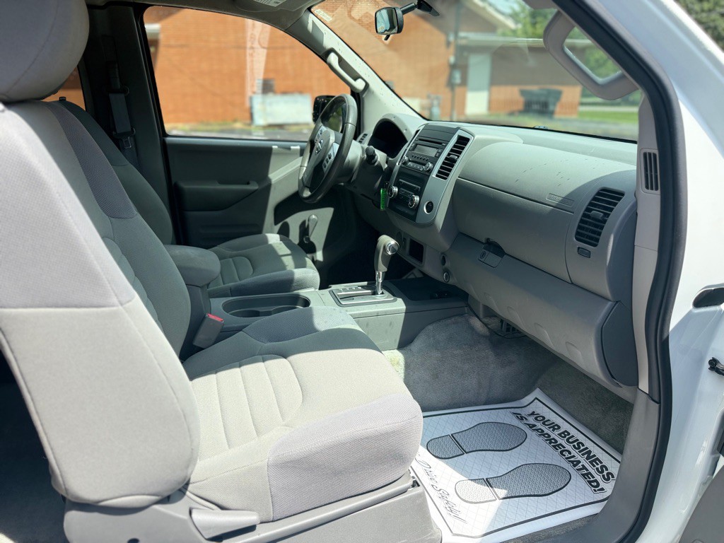 2016 Nissan Frontier Image 13