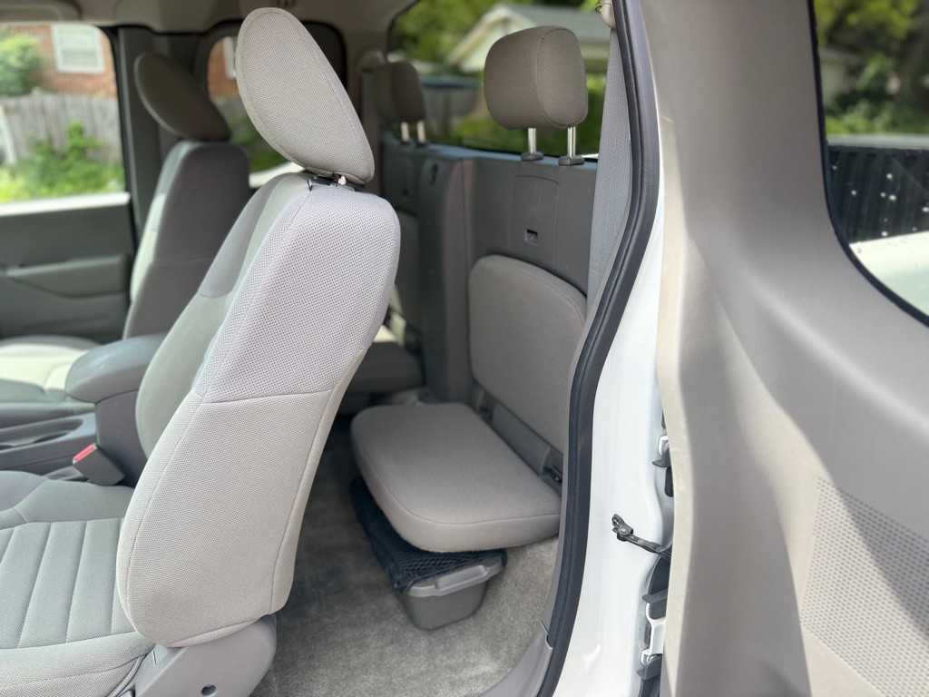 2016 Nissan Frontier Image 14