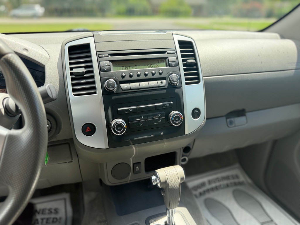2016 Nissan Frontier Image 16