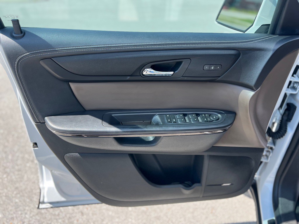 2017 GMC Acadia Image 13