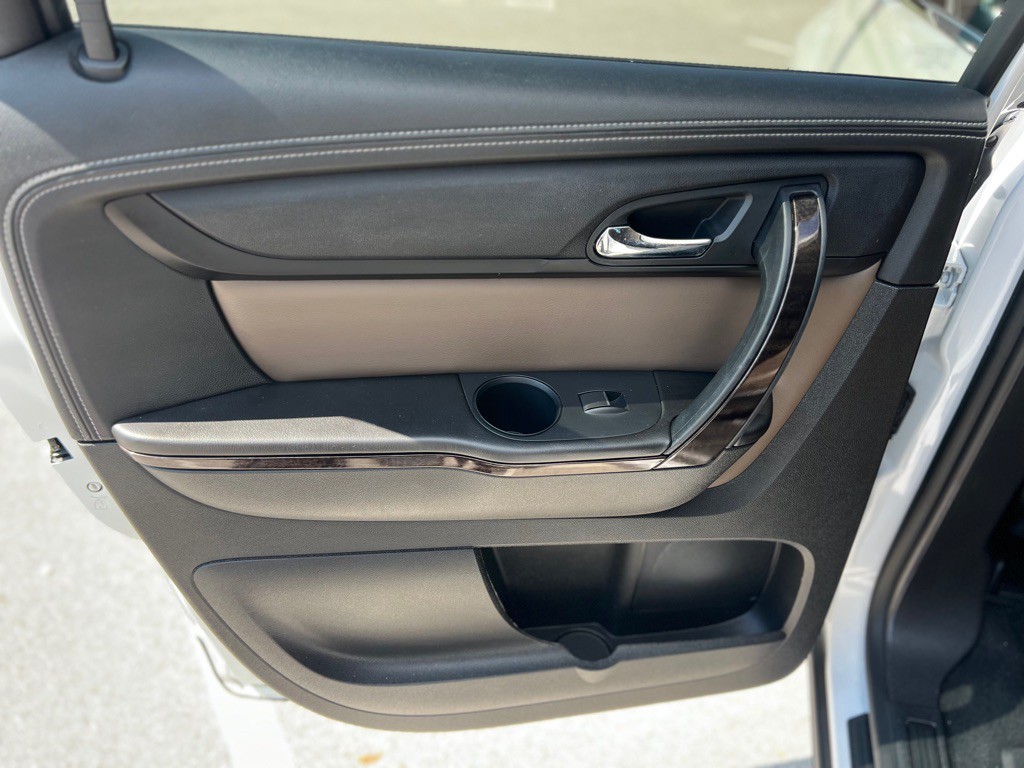 2017 GMC Acadia Image 32