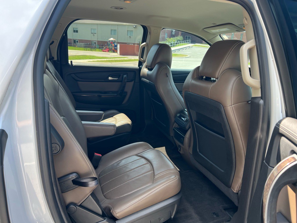 2017 GMC Acadia Image 38