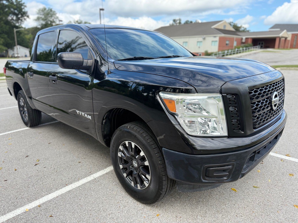 2018 Nissan Titan Image 3