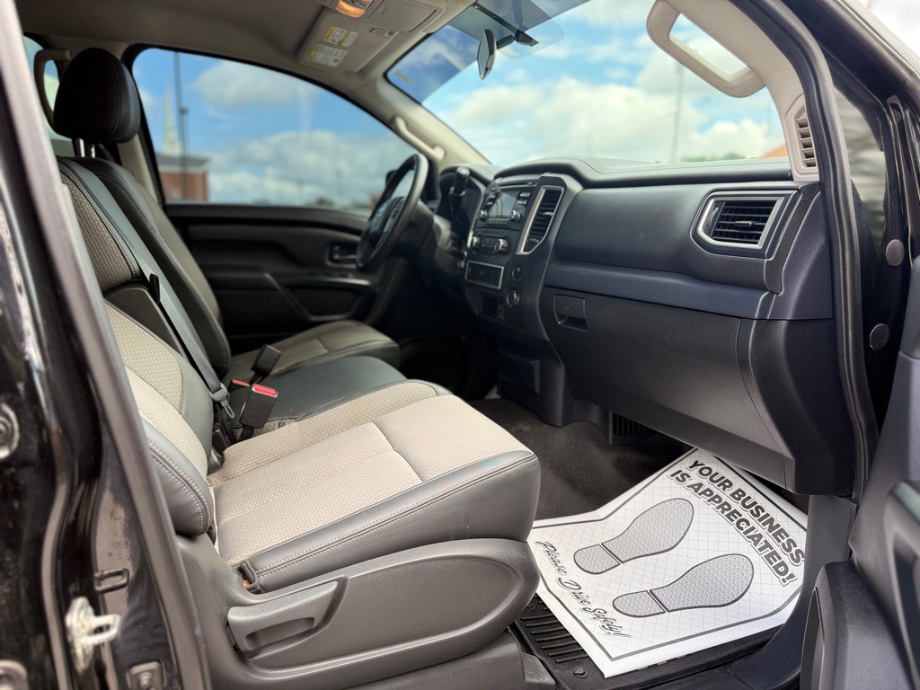 2018 Nissan Titan Image 14