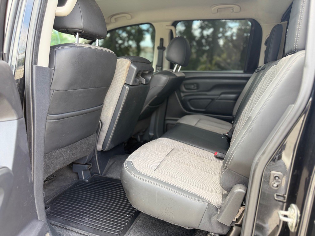 2018 Nissan Titan Image 15