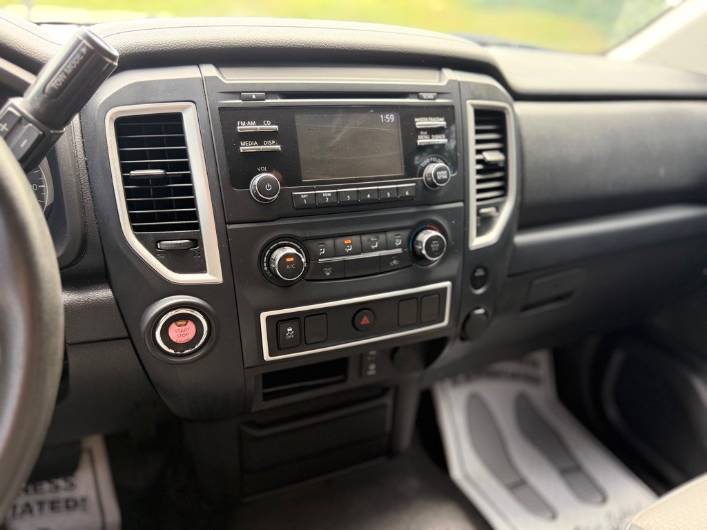 2018 Nissan Titan Image 20