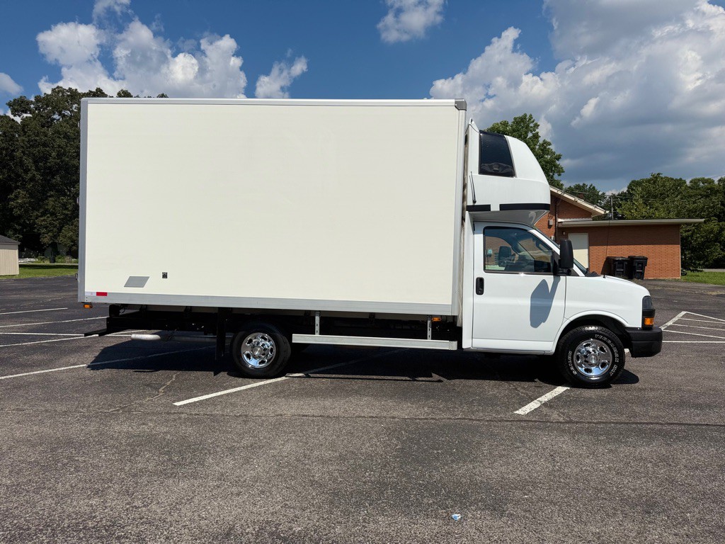 2023 Chevrolet Express Image 4