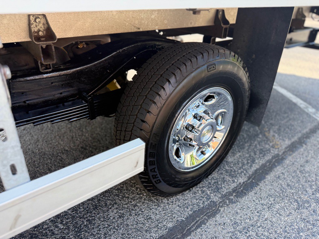 2023 Chevrolet Express Image 12