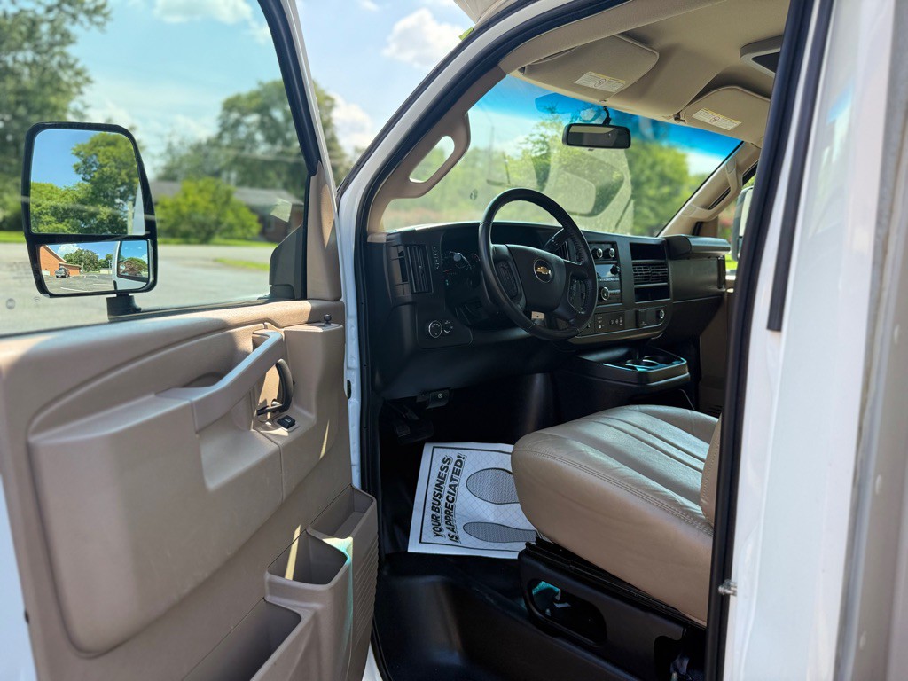 2023 Chevrolet Express Image 15